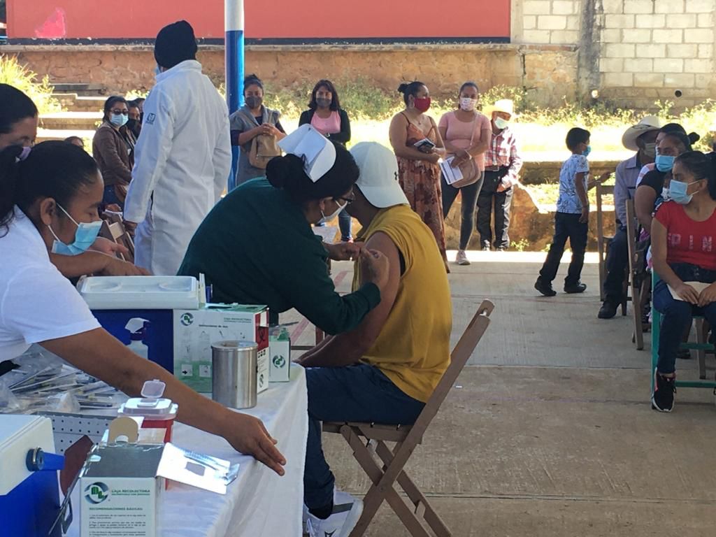Salud Municipal presente en la campaña “Vacuna casa por casa”