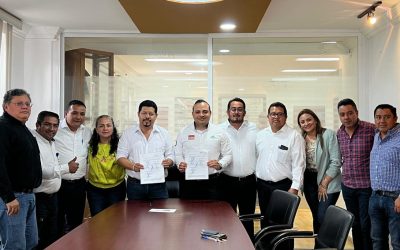 Mario Fox firma convenio con la CFE